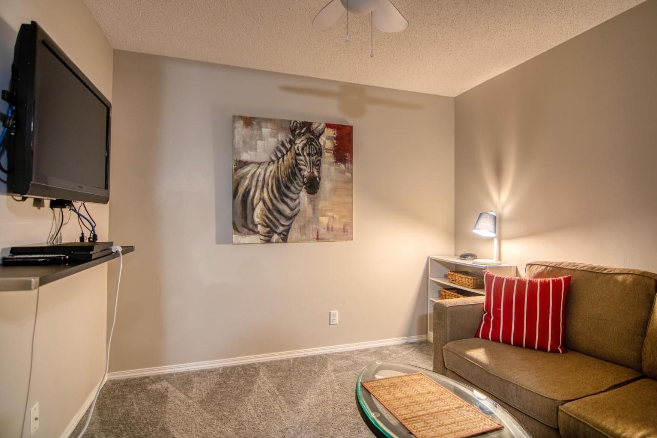 Mountain Getaway Condo - 5 Min Walk To The Beach! Invermere Kültér fotó