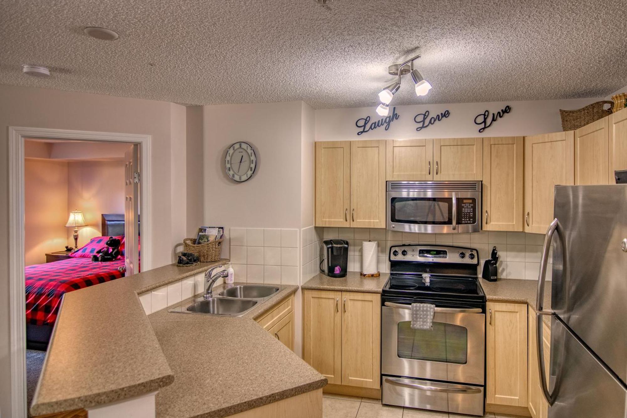 Mountain Getaway Condo - 5 Min Walk To The Beach! Invermere Kültér fotó