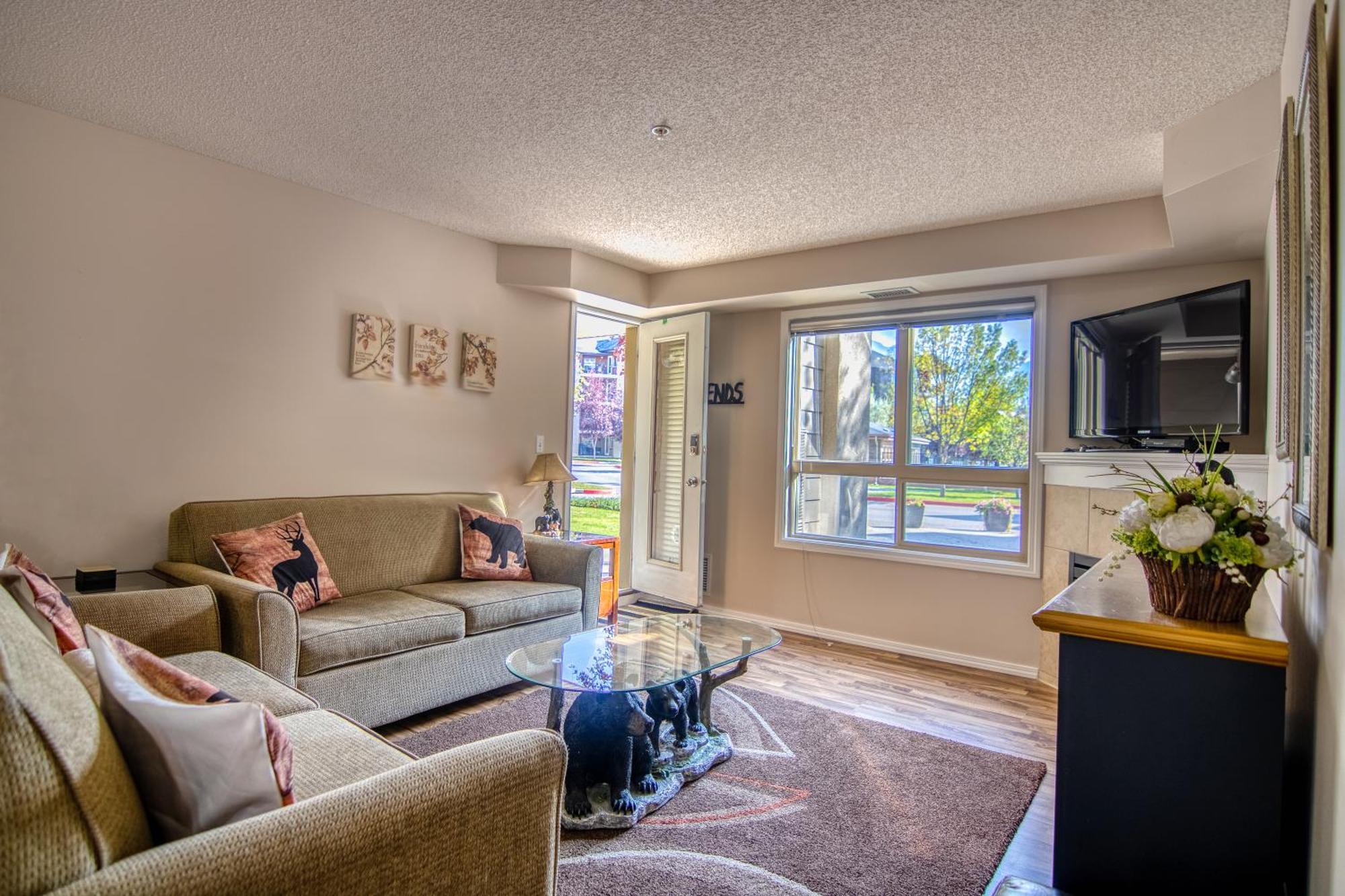Mountain Getaway Condo - 5 Min Walk To The Beach! Invermere Kültér fotó