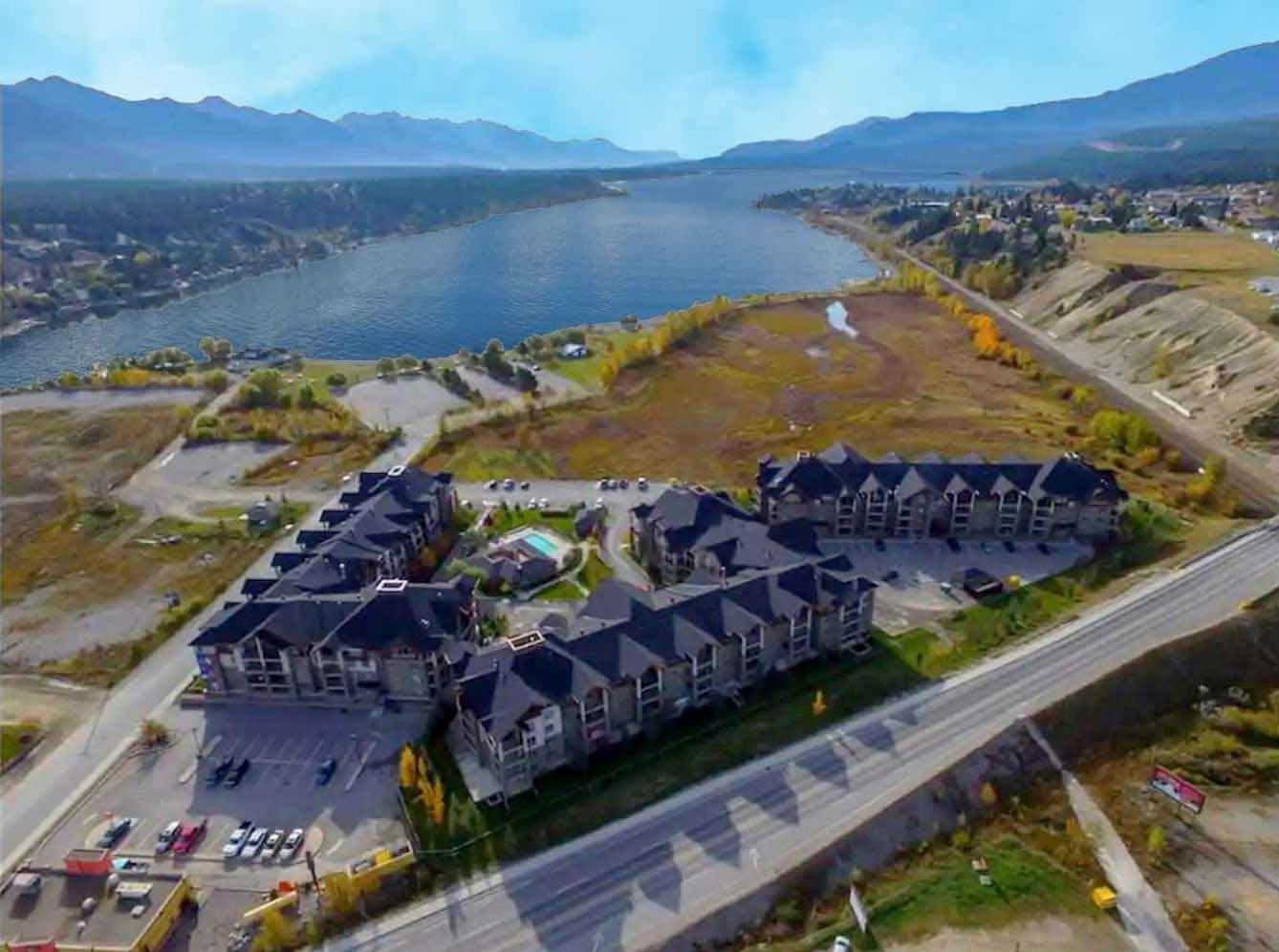 Mountain Getaway Condo - 5 Min Walk To The Beach! Invermere Kültér fotó