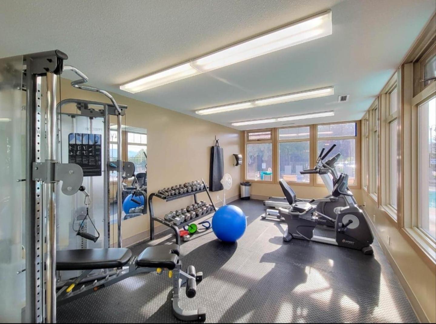 Mountain Getaway Condo - 5 Min Walk To The Beach! Invermere Kültér fotó