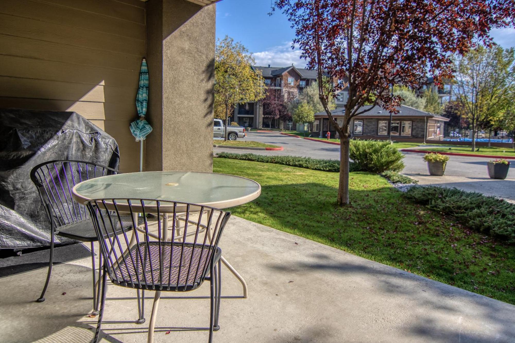 Mountain Getaway Condo - 5 Min Walk To The Beach! Invermere Kültér fotó